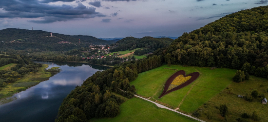 BIESZCZADY: Serce na zboczu góry symbolem prawdziwej miłości (VIDEO, ZDJĘCIA)