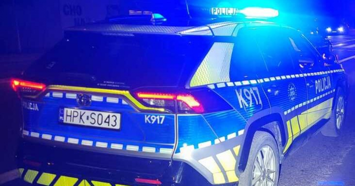 SANOK: Spadł z ławki i uderzył głową o asfalt. Życie 45-latka uratował jeden telefon!