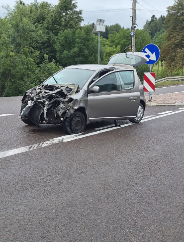 JASIENICA ROSIELNA: Zderzenie dwóch pojazdów na DK19. Jedna osoba trafiła do szpitala [ZDJĘCIA]