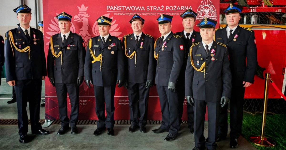 Strażacy z Leska odznaczeni za wzorową i długoletnią służbę [ZDJĘCIA]