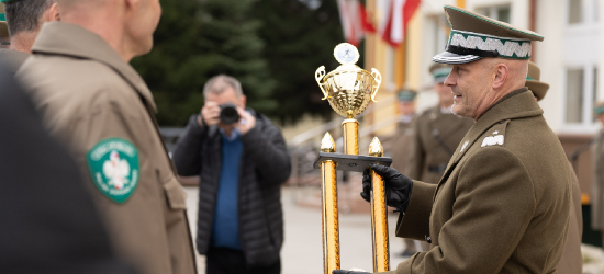 Sportowe sukcesy funkcjonariuszy BiOSG. Podium w narciarstwie i biathlonie [ZDJĘCIA]