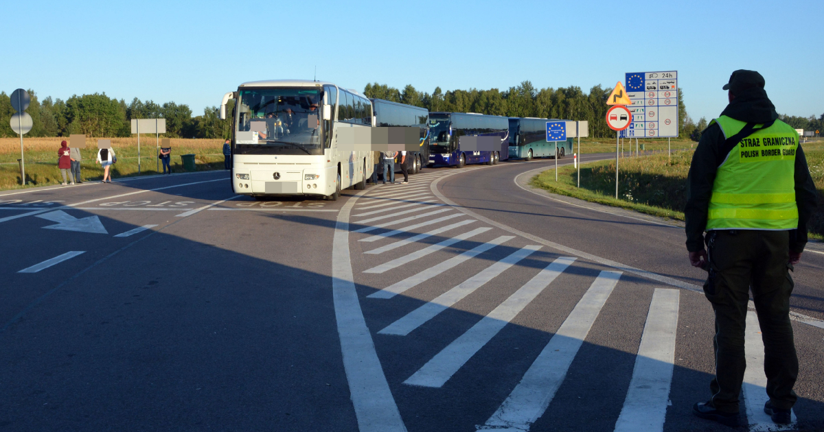 Ruch na granicy z Ukrainą. Tysiące autokarów i setki tysięcy podróżnych! [ZDJĘCIA]