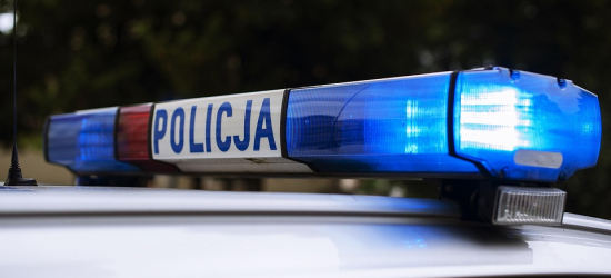 USTRZYKI DOLNE. Policjanci pomogli 51-letniej kobiecie narażonej na wychłodzenie