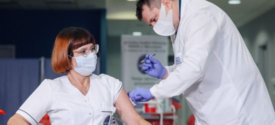 Rozpoczęto szczepienia na COVID-19 w Polsce! (VIDEO)