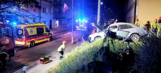 Groźnie wyglądająca kolizja. Policjant w czasie wolnym, ruszył na pomoc (FOTO)