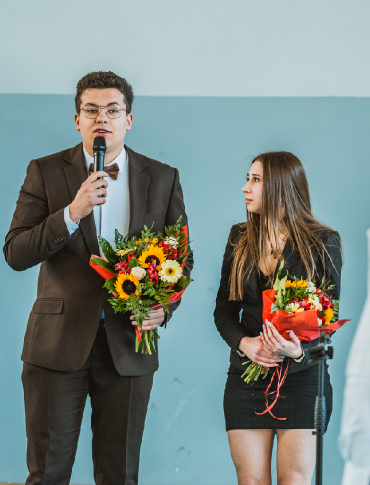 Maturzyści ZS nr 3 w Sanoku zakończyli rok szkolny. Czas pożegnań i nowych wyzwań [ZDJĘCIA]