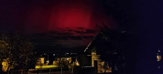 Czerwona zorza polarna nad Sanokiem. Wyjątkowe zjawisko! (ZDJĘCIA)