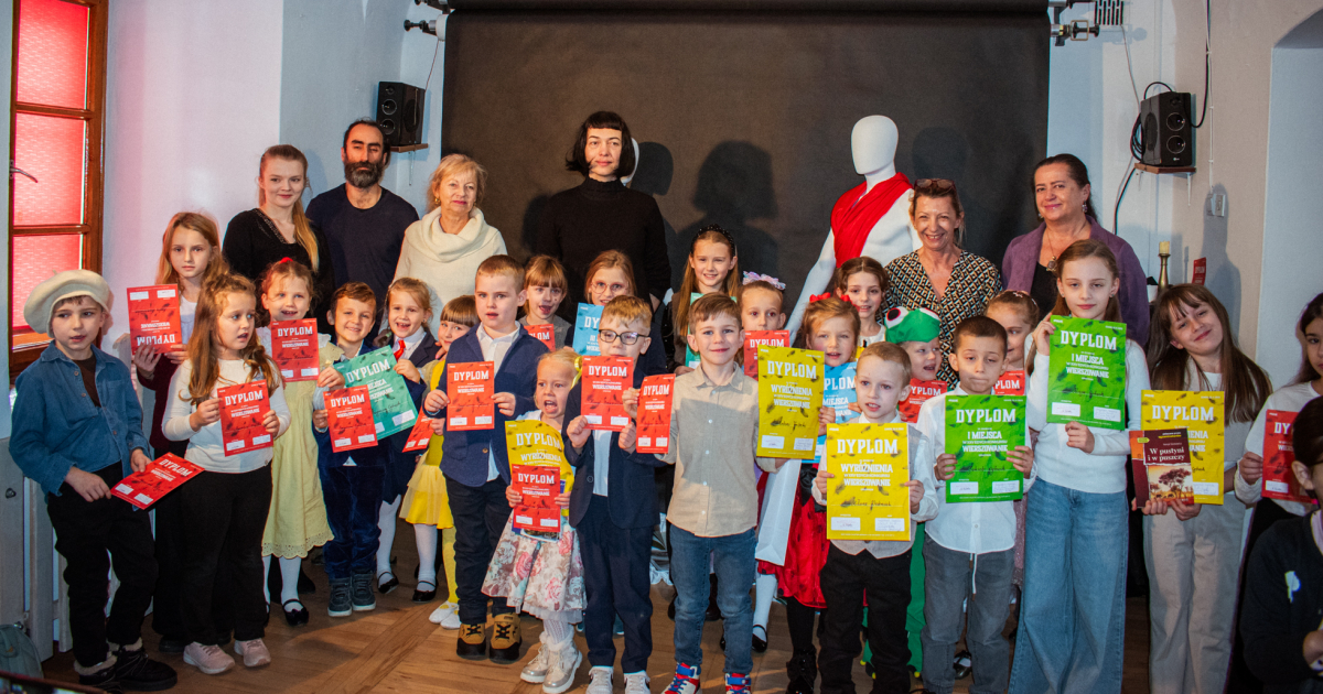 Młodzi recytatorzy na scenie MDK. Pierwszy dzień Jesiennego Wierszowania w Sanoku [ZDJĘCIA]