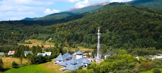 BIESZCZADY: Rozpalili ognisko i uciekli przed Strażą Graniczną! Kryli się… za śmietnikami!