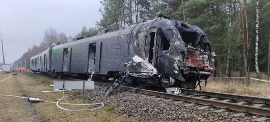 TRAGEDIA: Wypadek na przejeździe kolejowym! Zginął kierowca (ZDJĘCIA)