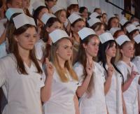 Uroczystość Symboliki Zawodu Pielęgniarki w sanockiej PWSZ. Przystąpiło 54 studentów (ZDJĘCIA)