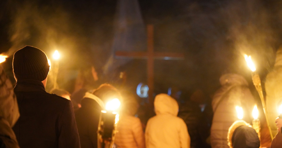 Modlitwa i trzeźwość na zagórskim Karmelu. Relacja z wyjątkowej Drogi Krzyżowej [VIDEO, ZDJĘCIA]