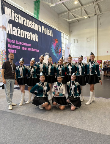Sukces mażoretek „Impuls” z Pakoszówki! Grad medali na Mistrzostwach Polski w Hajnówce