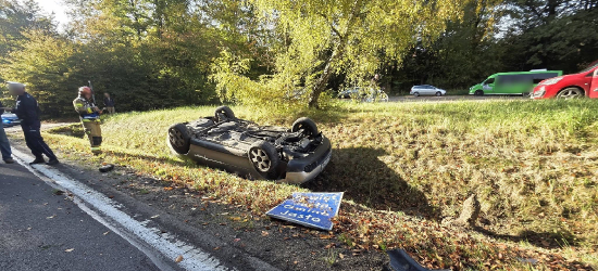 PODKARPACIE. Groźne zderzenie trzech pojazdów. Jeden z nich dachował! (ZDJĘCIA)