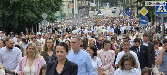W duchu modlitwy! Procesja Bożego Ciała ulicami Sanoka [VIDEO, ZDJĘCIA]