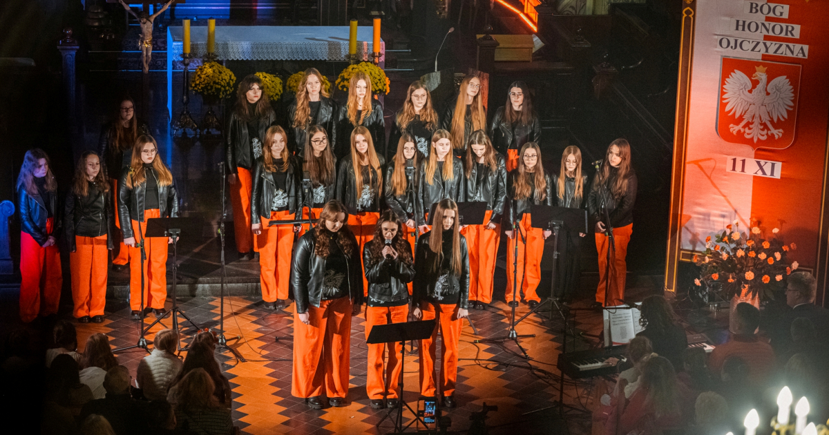 Sanok śpiewa dla Ojczyzny. Wzruszający koncert patriotyczny w Kościele Farnym [VIDEO, ZDJĘCIA]